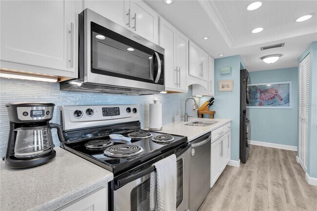 Building Photo - 200 120th Ave W