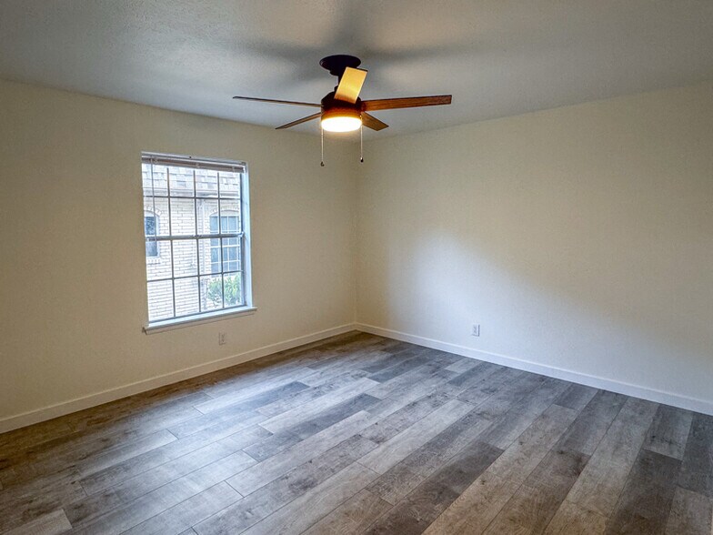 Building Photo - 170 De Chantle Rd