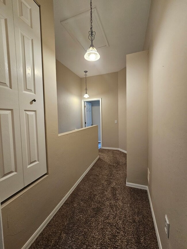 Building Photo - 2 Bedroom/ 2.5 Bath in Victoria Station