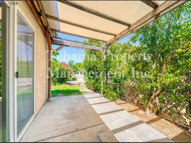 Building Photo - Red Bluff 3 bedroom 2 bathroom with 2 car garage