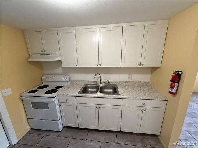 Building Photo - 1113 Jones Ave