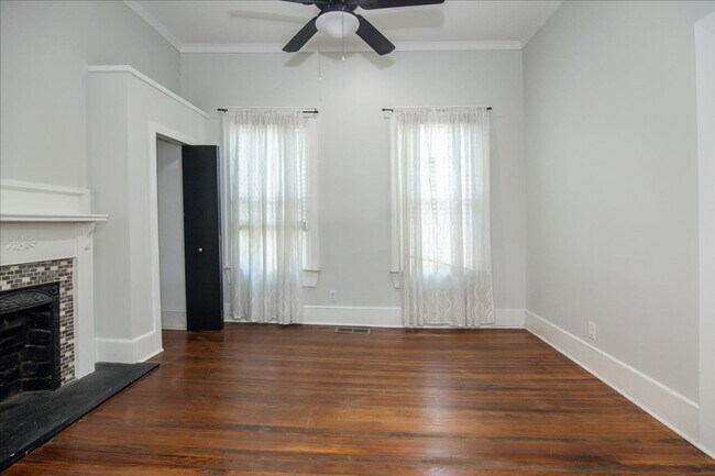 Building Photo - Beautiful 3/2.5 w/ Office Minutes From Airport and Woodward Academy!