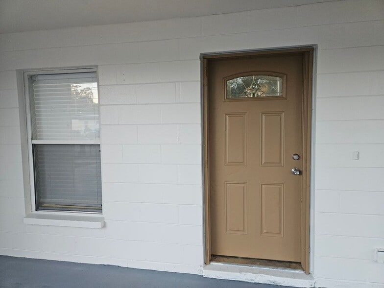 Building Photo - 3019 E Comanche Ave