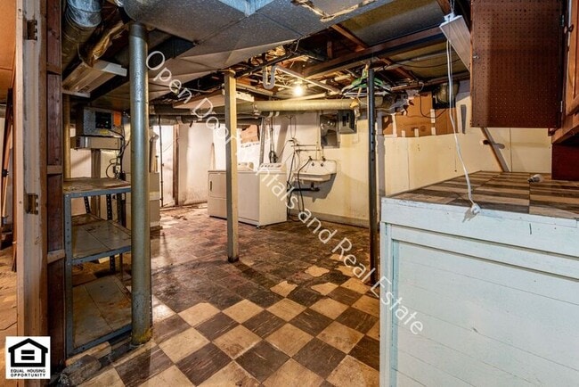 Building Photo - 811 Goshen Ave