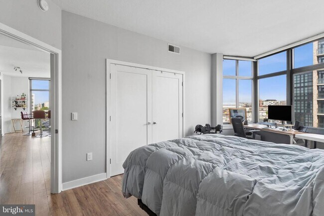 Building Photo - 460 New York Ave NW