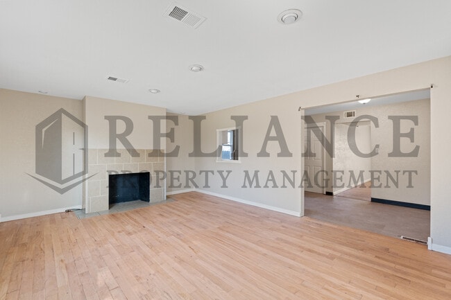 Building Photo - 1925 S Elizabeth St