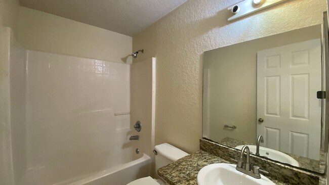 Building Photo - 523 Silver Way Dr