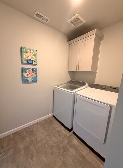 Building Photo - 7193 SE Cheryl Ct