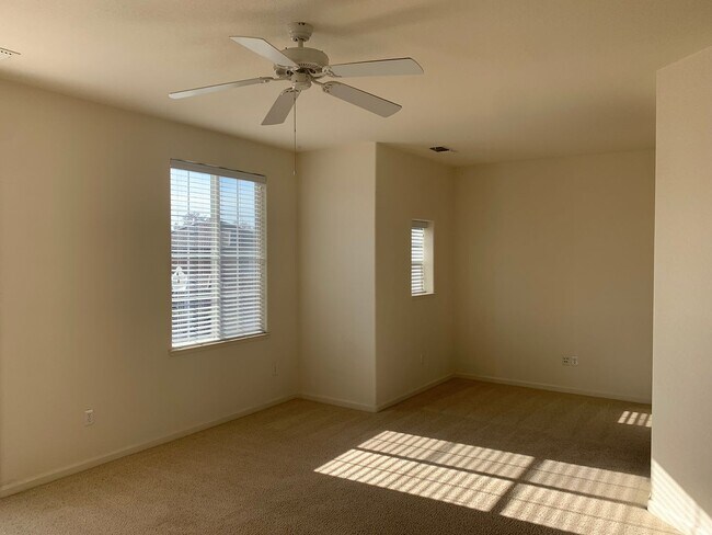 Building Photo - 1331 Violet Way