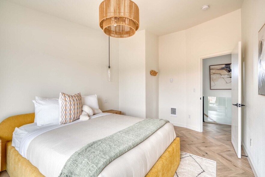 Building Photo - 5022 NE 26th Ave