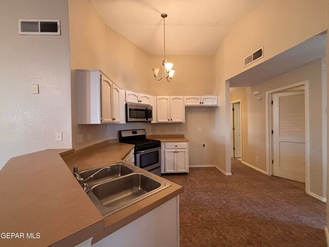 Building Photo - 6164 River Park Pl