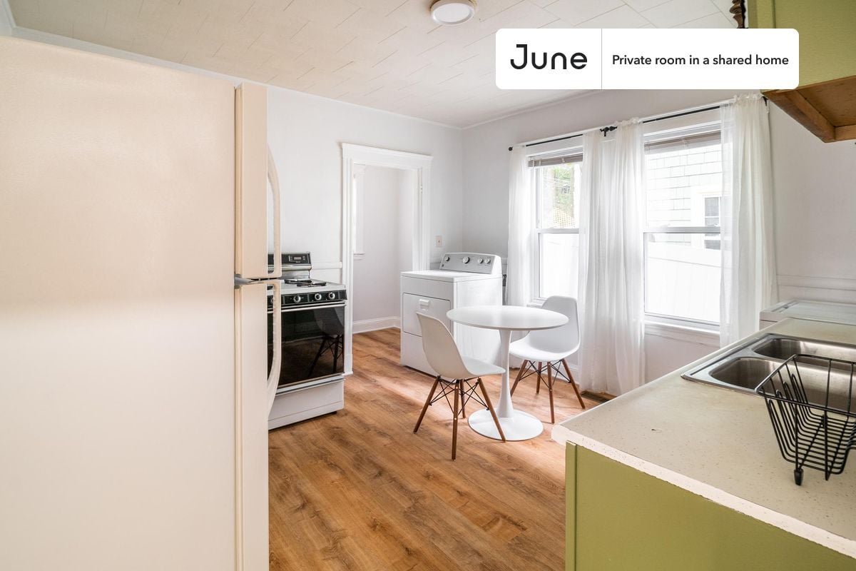 Building Photo - Room in Shared 4 bed/1 bath home in Mission Hill