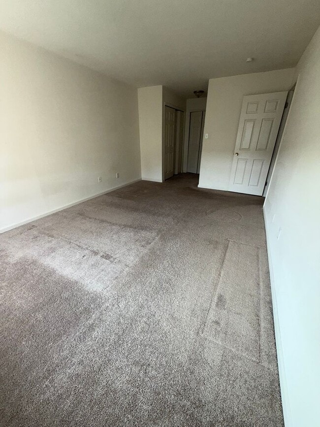 Building Photo - 2 Bed 2 Bath Condo in Council Rock School ...