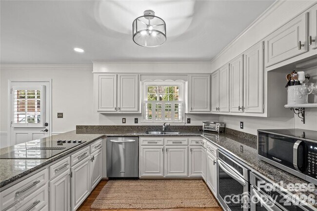 Building Photo - 3900 Braxton Dr