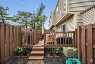 Building Photo - 799 Cap Ln