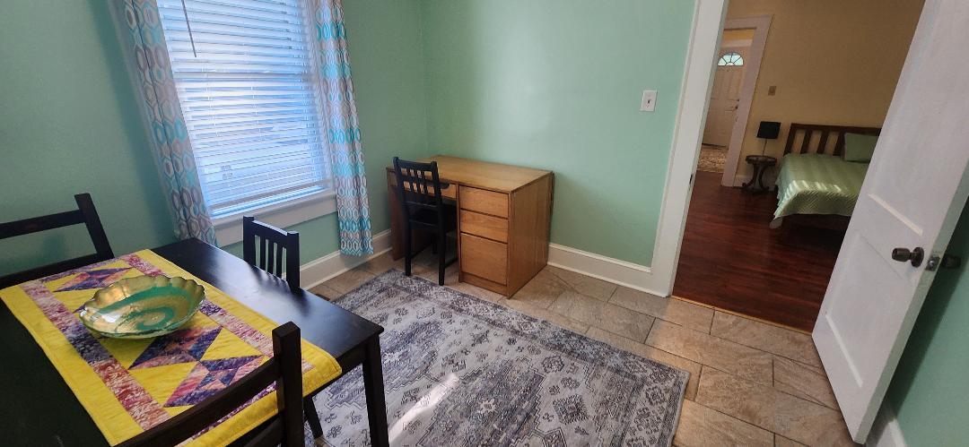 desk - 705 W Markham Ave