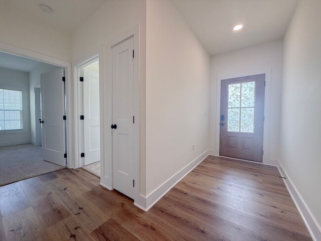 Building Photo - 3-Bedroom Home Steps from Resort-Style Pool with Jack-and-Jill Bath