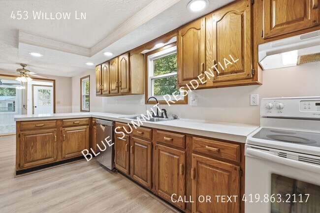 Building Photo - 453 Willow Ln