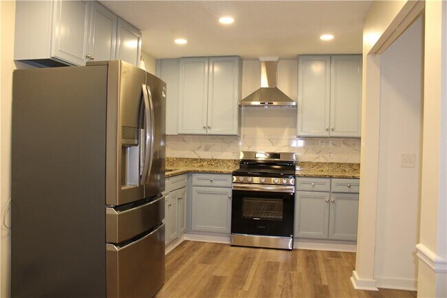 Building Photo - 135 Omega Dr