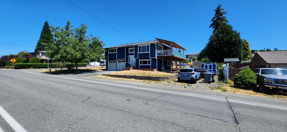 Building Photo - 2820 Burnett Ave N