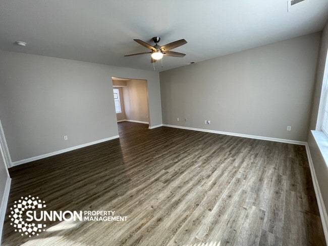 Building Photo - 4 Bed 2.5 Bath in Woodstone with Fenced Yard