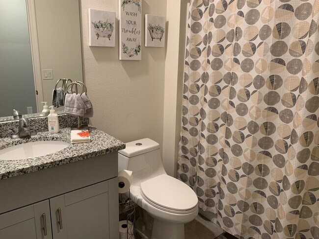 Building Photo - ALMOST NEW 3/2 HOME close to everything!!  BEAUTIFUL WITH LOTS OF UPGRADES!