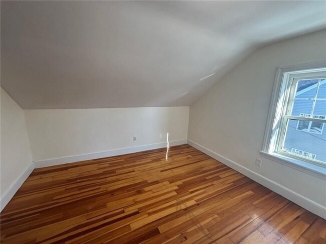 Building Photo - 712 Hope St