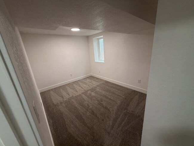 Building Photo - 250 N 11th Ct