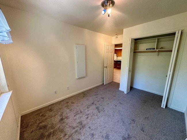 Building Photo - Adorable 3 Bedroom 2 Bathroom Home Just Minutes to Downtown Grass Valley