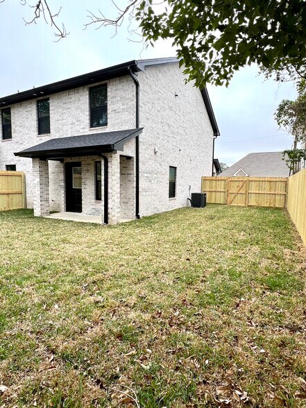 Building Photo - 545 S 28th St