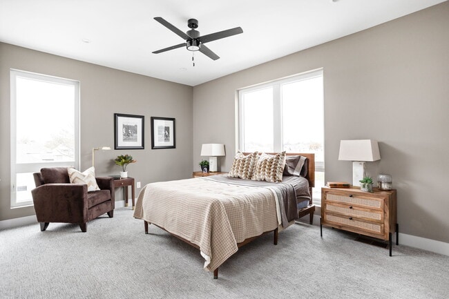 Building Photo - 322 N Summit St