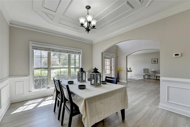 Building Photo - 4805 Shelbourne Dr