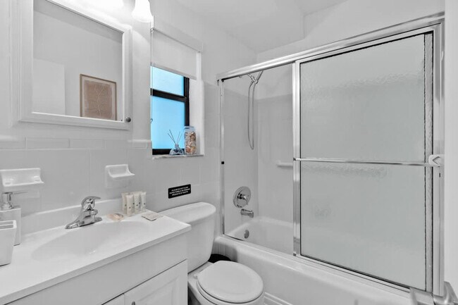 Building Photo - 321 Wilson St