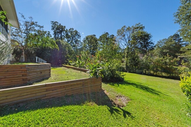 Building Photo - 1201 River Ridge Dr