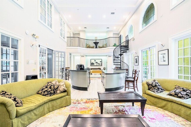 Building Photo - City View Wood Floor Updated Kitchen  2/2 condo at Park North Downtown Orlando