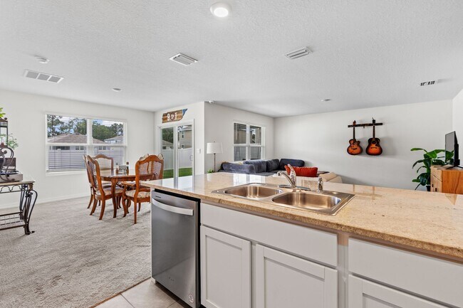 Building Photo - Contemporary Home in Briarwood