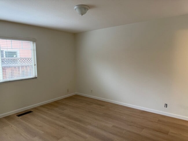 Building Photo - Spacious Corner Lot Home with Upgraded Fea...
