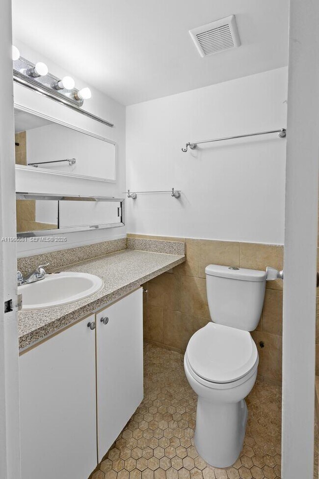 Building Photo - 1800 Sans Souci Blvd