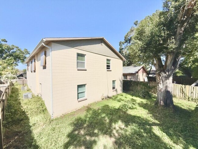 Building Photo - 6420 S Adelia Ave
