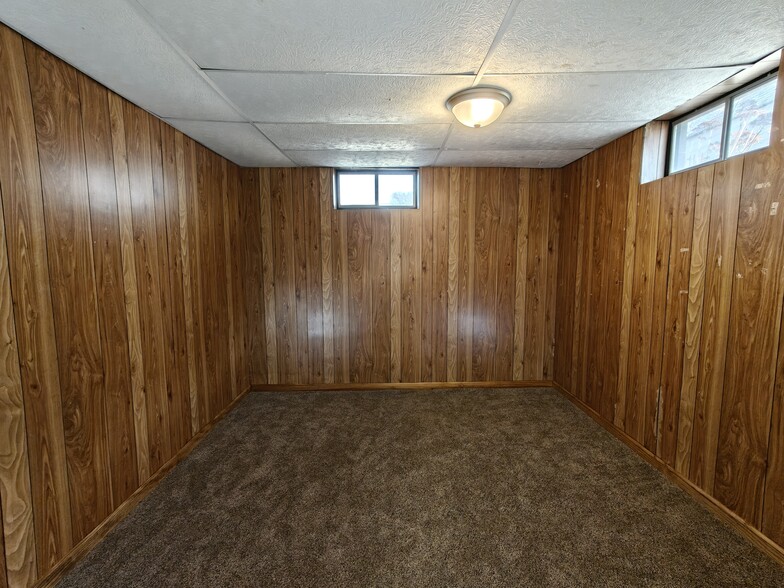 BASEMENT OFFICE 1 - 2212 Bartlett Ave