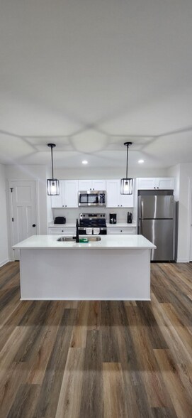 Building Photo - 15568 Finley Way