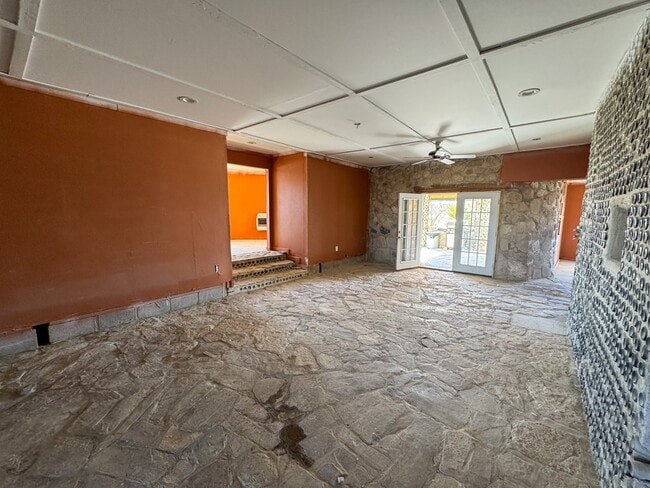 Building Photo - 400 N Smiling Dog Trail