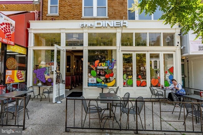 Building Photo - 2460 Ontario Rd NW