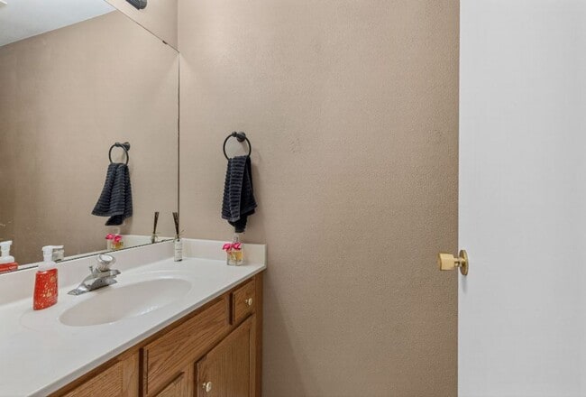Building Photo - Rockford Townhomes East