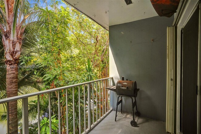 Building Photo - 1860 Venice Park Dr