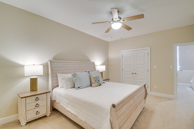 Building Photo - 13941 Del Rio Dr