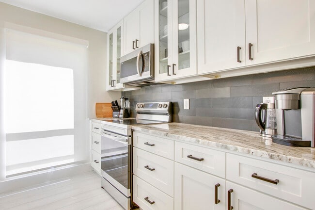 Building Photo - 512 Brackenwood Pl