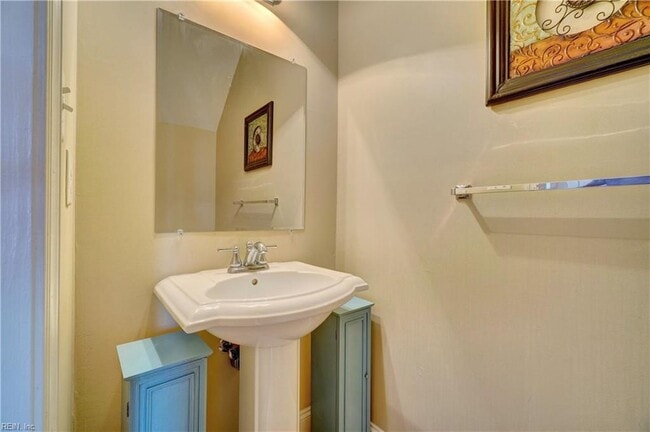 Building Photo - 4112 Killam Ave