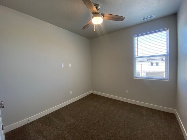 Building Photo - 3 BEDROOM SAND HOLLOW TOWNHOME FOR RENT!