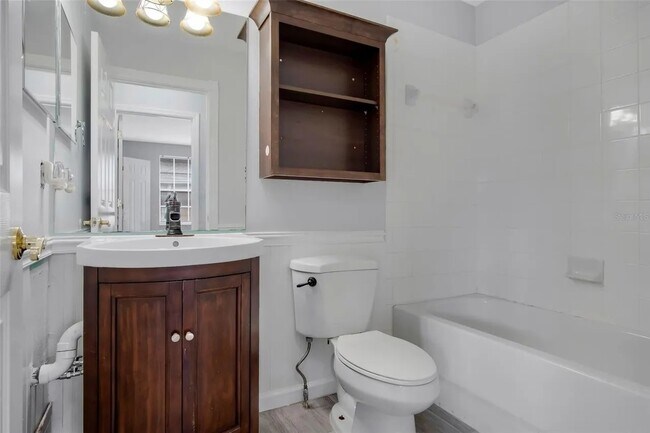 Building Photo - 603 Coconut Palm Way